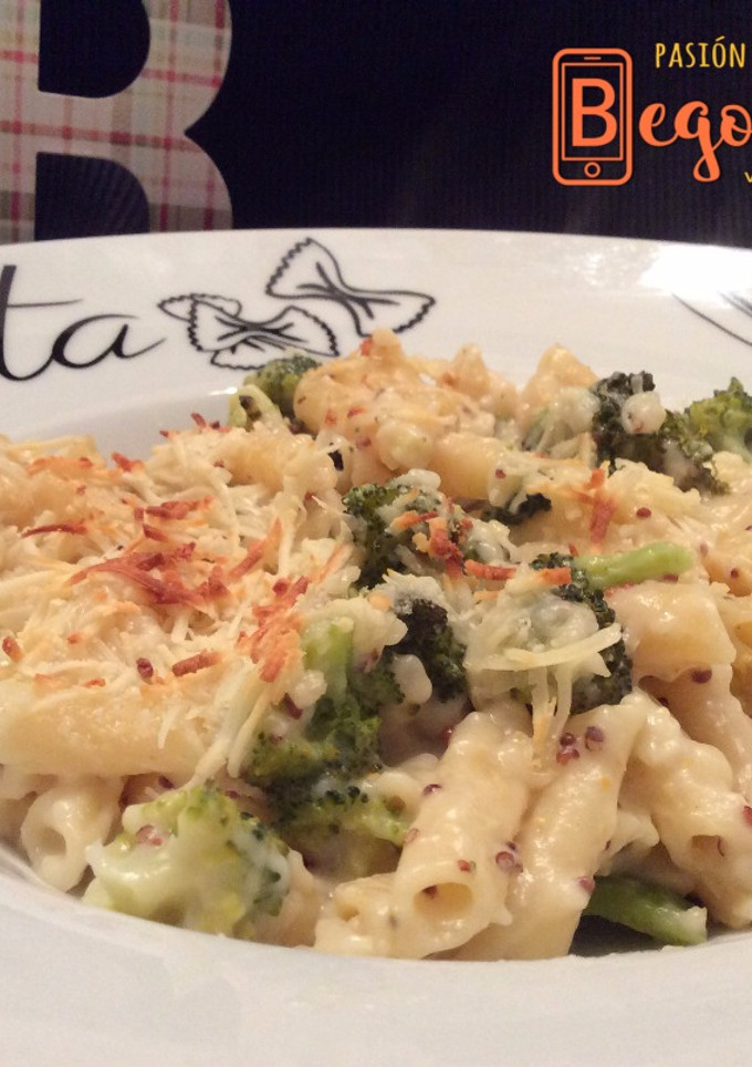 Una foto de Macarrones cremosos con brocoli