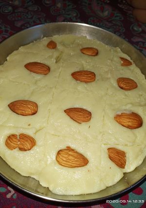 मिल्क पाउडर बर्फी (Milk powder Barfi recipe in hindi) रेसिपी मुख्य फोटो