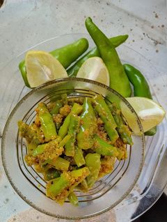 हिरव्या मिरच्यांचे लोणचे🤤🤤 (hirwya mirchiche lonche recipe in marathi) रेसिपी चे मुख्य फोटो
