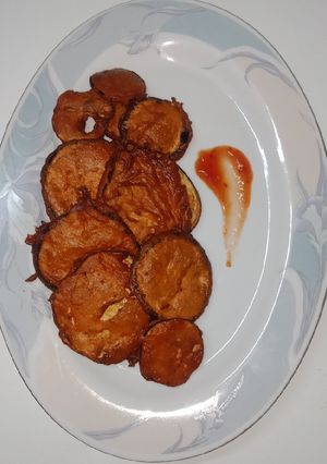 A picture of Baingan Ke pakoray.