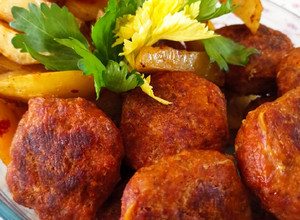 Retró fasírt, vele sült, fűszeres burgonyával, sütőben sütve recept fotója