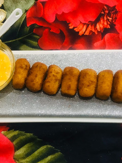 A picture of Crispy cheesy crocklets.