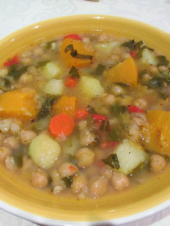 Una foto de Potaje de invierno con garbanzos y calabaza