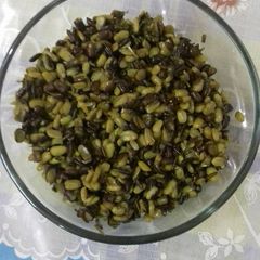 A picture of Methi urd ki dry dal.