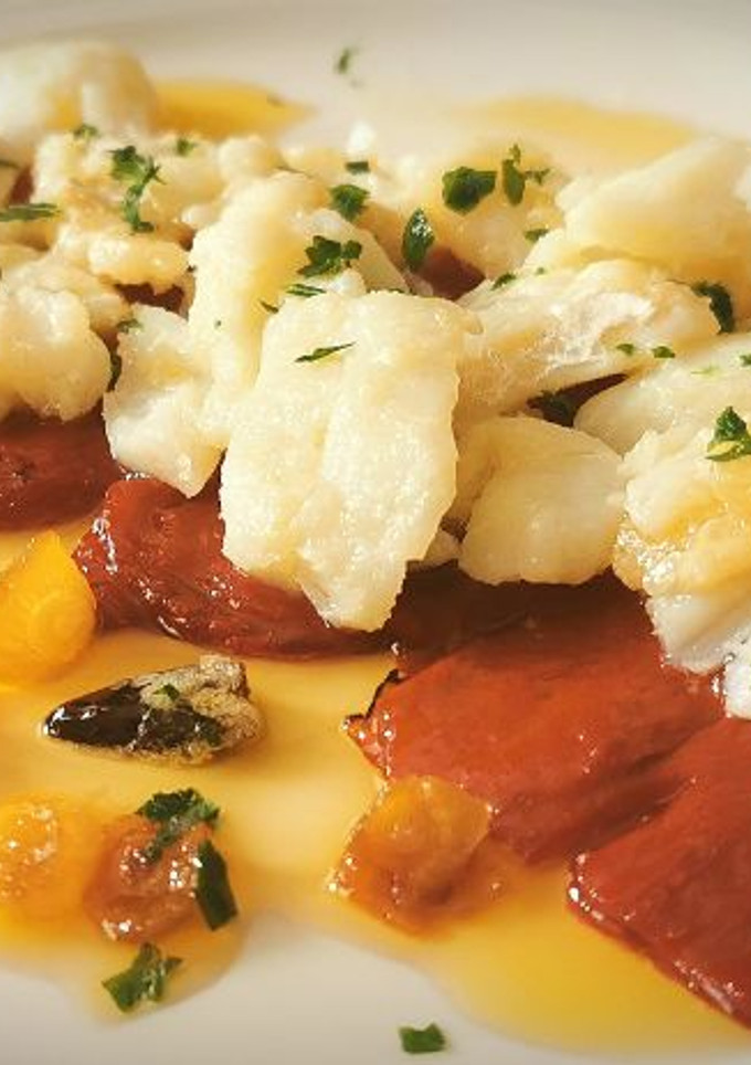 Una foto de Migas de Bacalao confitadas con Piquillos caramelizados