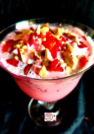 A picture of Strawberry Ice cream Smoothie.