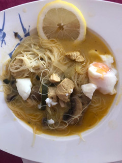 Una foto de Sopa al estilo singapur