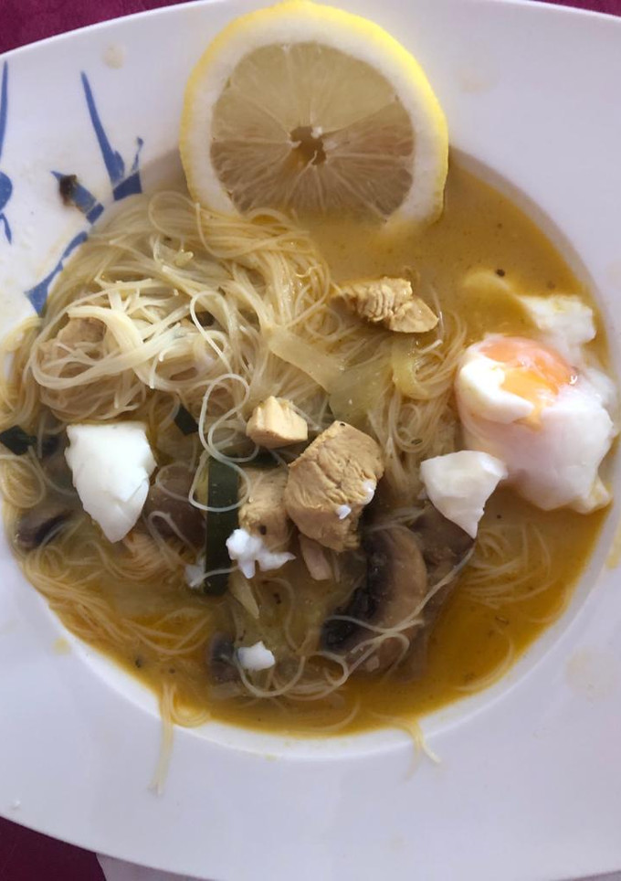 Una foto de Sopa al estilo singapur