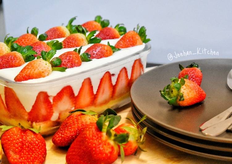 Resepi Tiramisu Strawberi dengan Pisang Tersembunyi yang Lezat