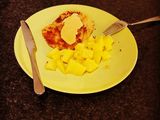 Lecker Sellerieschnitzel mit Brühkartoffeln und Sauce Hollandaise