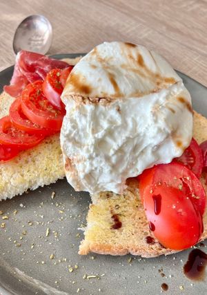 Une photo de Bruschetta tomate burrata à l’air fryer
