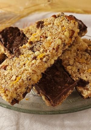 Una foto de 🏃🏻🏋🏼‍♀️ Barritas de cereal con almendras, coco y chocolate 🏋🏃🏼‍♀️‍➡️ sin horno!!