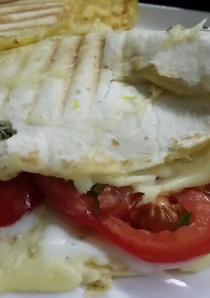 Φωτογραφία της συνταγής Τορτίγια ψητή με καπνιστό ζαμπόν και λαχανικά