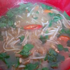 A picture of Simple Chinese chicken soup.