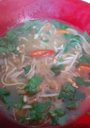 A picture of Simple Chinese chicken soup.