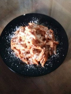 Una foto de Macarrones boloñesa arrabiata mediterráneos
