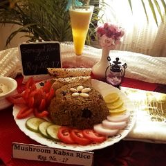 A picture of Mushroom kabsa rice.
