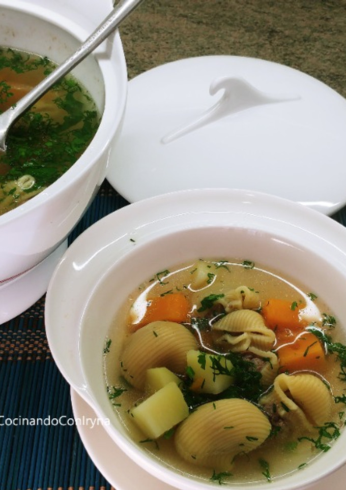 Una foto de Sopa de calabaza con pasta lumaconi