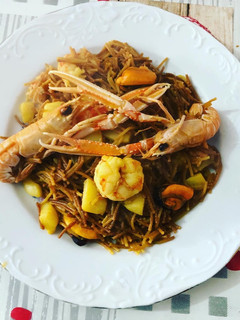 Una foto de Fideuá de marisco a mi manera