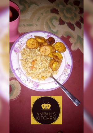 A picture of Macaroni jollof.