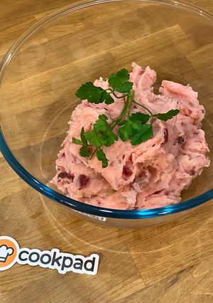 A picture of Pink colour beetroot mashed potatoes 💗💗💗.