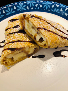 A picture of Banana 🍌 Peanut 🥜 Butter Stuffed Pancake 🥞.