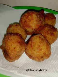 A picture of Yam balls.
