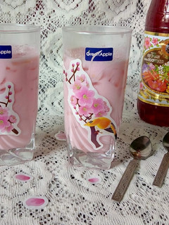 A picture of Rose milk ice apple.