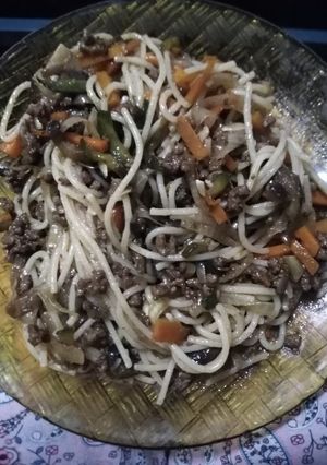 Una foto de Chau fun con verduras y carne (pueden hacer solo verduras)