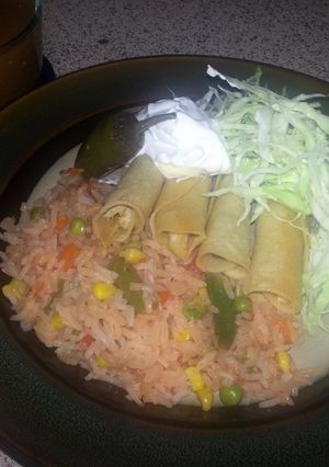A picture of yummy chicken flautas.