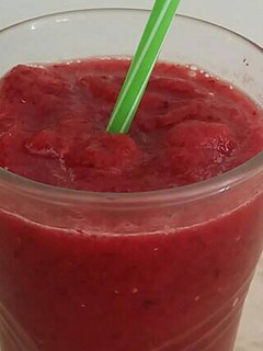 Una foto de Sorbete de moras, sandía y melón 🍉🍉🍊