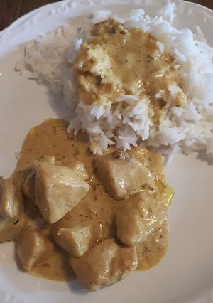 Une photo de Poulet en sauce