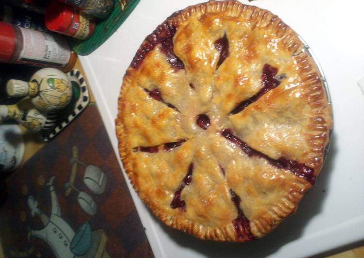 Straw/Blueberry Pie