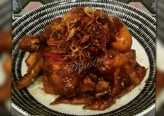 Semur ayam dan telur