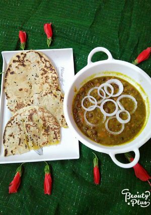 भरे कुलचा और काले चने का चोला (Stuffed kulcha & black chane ka chola recipe in hindi) रेसिपी मुख्य फोटो