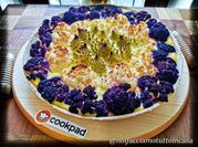 Una foto di torta salata con cavolo viola