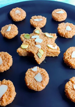 થાબડી પેંડા (Thabdi Penda Recipe In Gujarati) રેસીપી મુખ્ય ફોટો