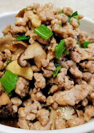 雙椒味噌香菇肉燥 的食譜成品照片
