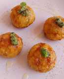 Esferas de tortilla de patatas rellenas de pesto