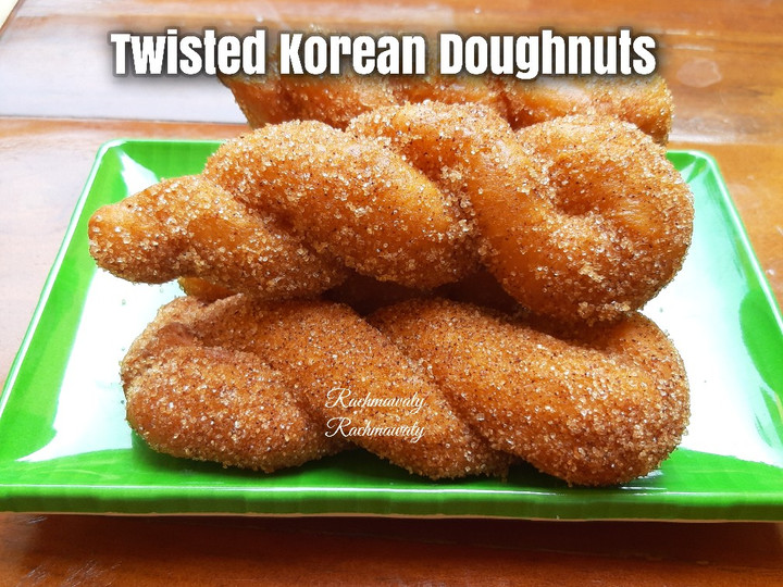 Resep 24.Twisted Korean Doughnuts (Kkwabaegi) yang Sempurna