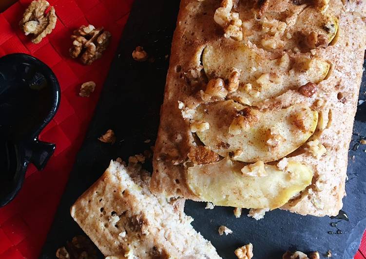 Bizcocho de manzana y nueces al vapor con Lékué