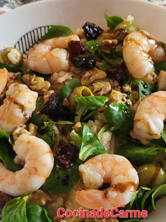 Una foto de Ensalada especial con langostinos