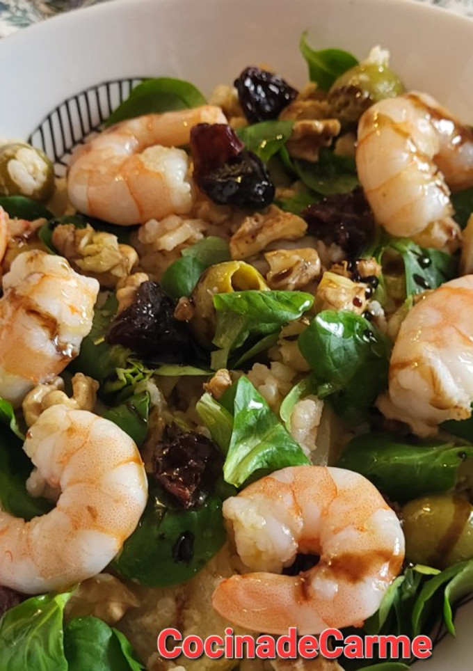 Una foto de Ensalada especial con langostinos