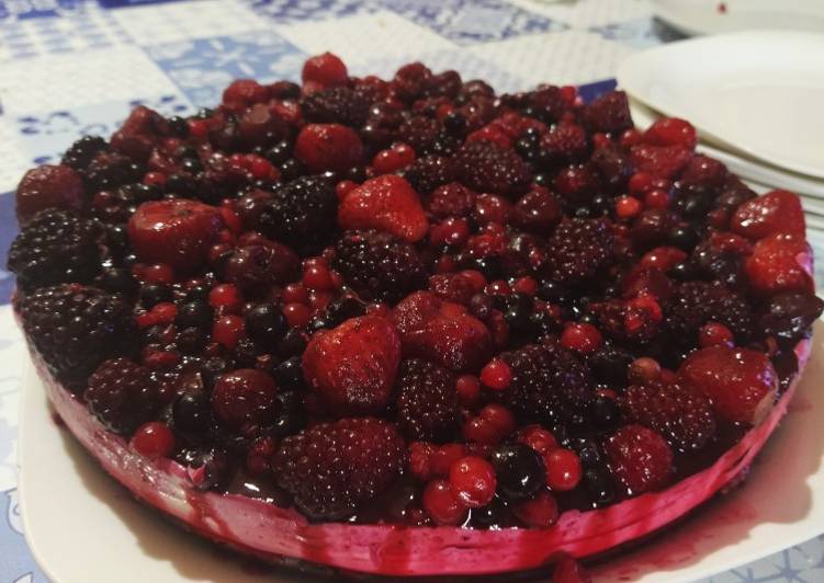 Tarta de queso con frutas del bosque