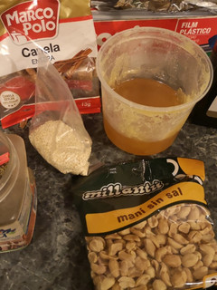 Una foto de Mantequilla de maní con chía, sésamo, canela y miel