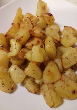 A picture of Pink pepper and rosemary potatoes.