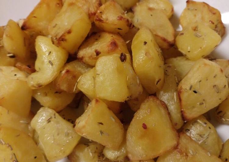 Pink pepper and rosemary potatoes