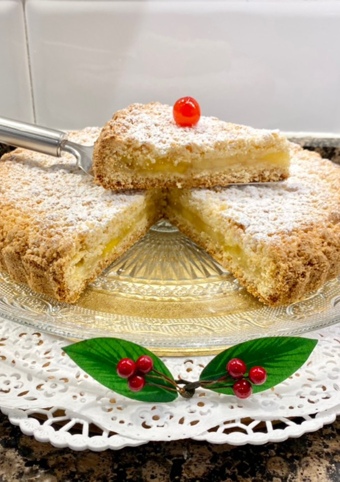 Una foto de Pastel crumble relleno de compota de manzana
