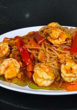 Una foto de Yakisoba de langostinos