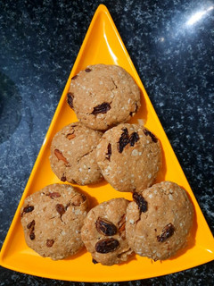 ஓட்ஸ் நட்ஸ் குக்கீஸ்(oats and nuts cookies recipe in tamil) செய்முறை முக்கிய புகைப்படம்